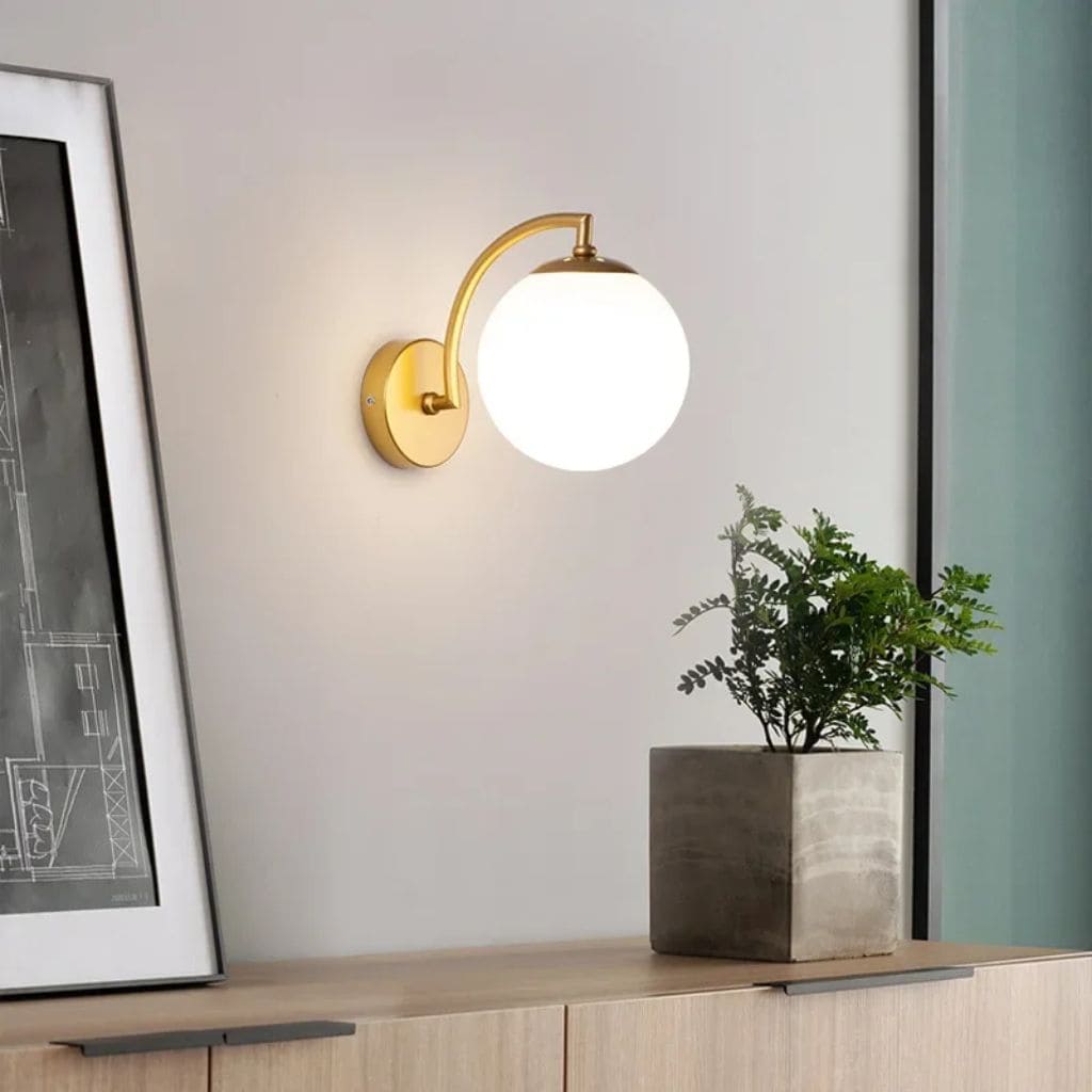 Discreet elegance wall light