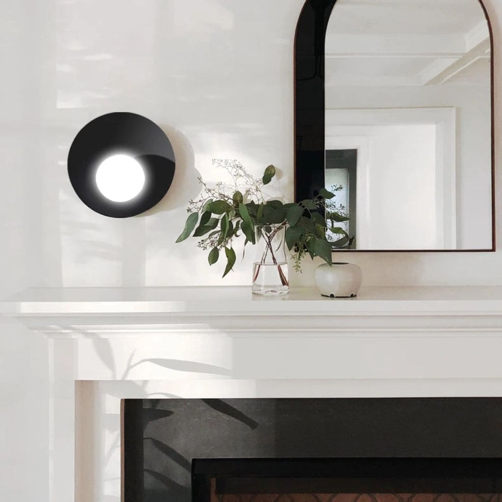Modern and simple round wall light