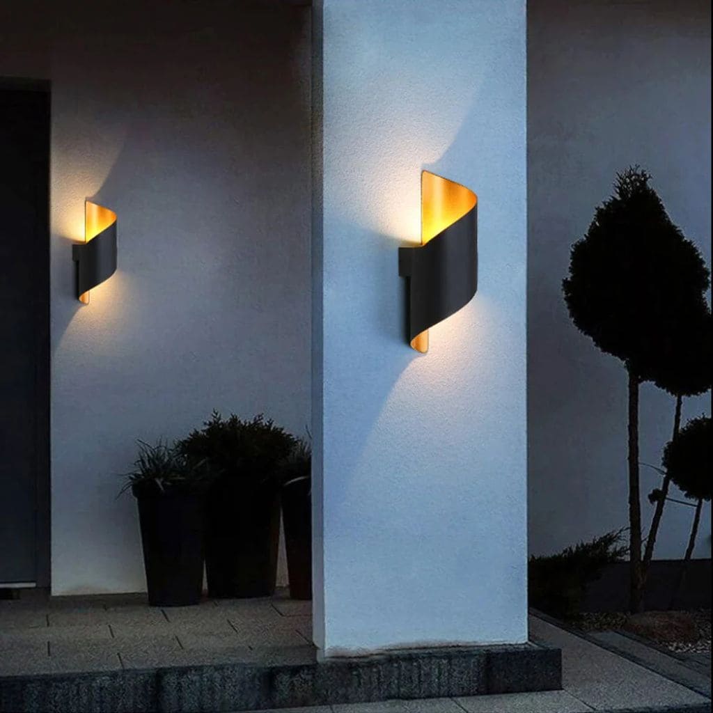 Aluminum spiral wall light
