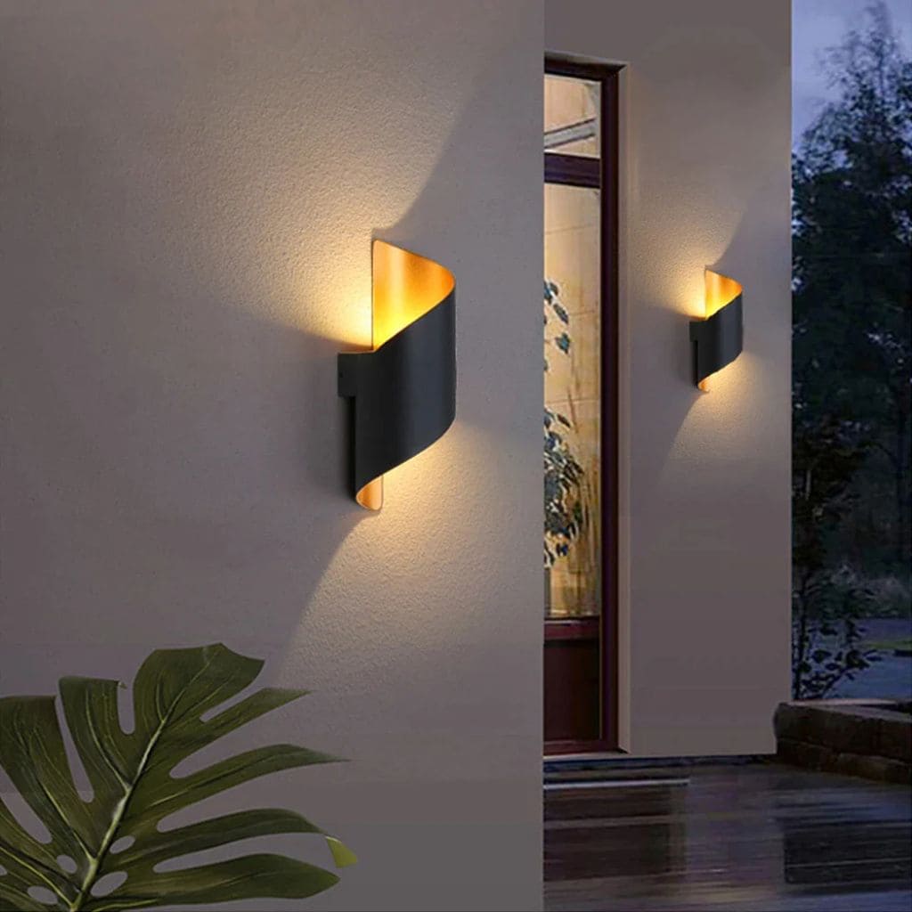 Aluminum spiral wall light
