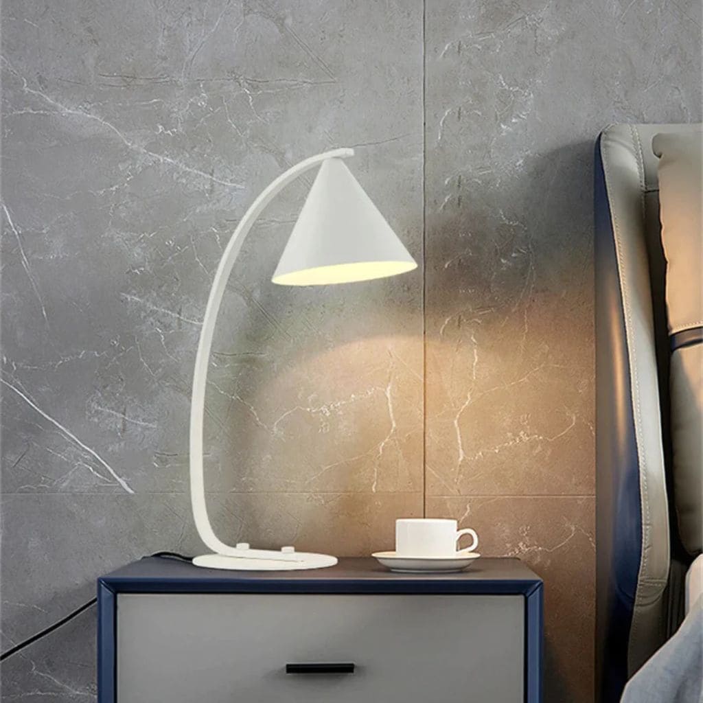 Modern and simple table lamp
