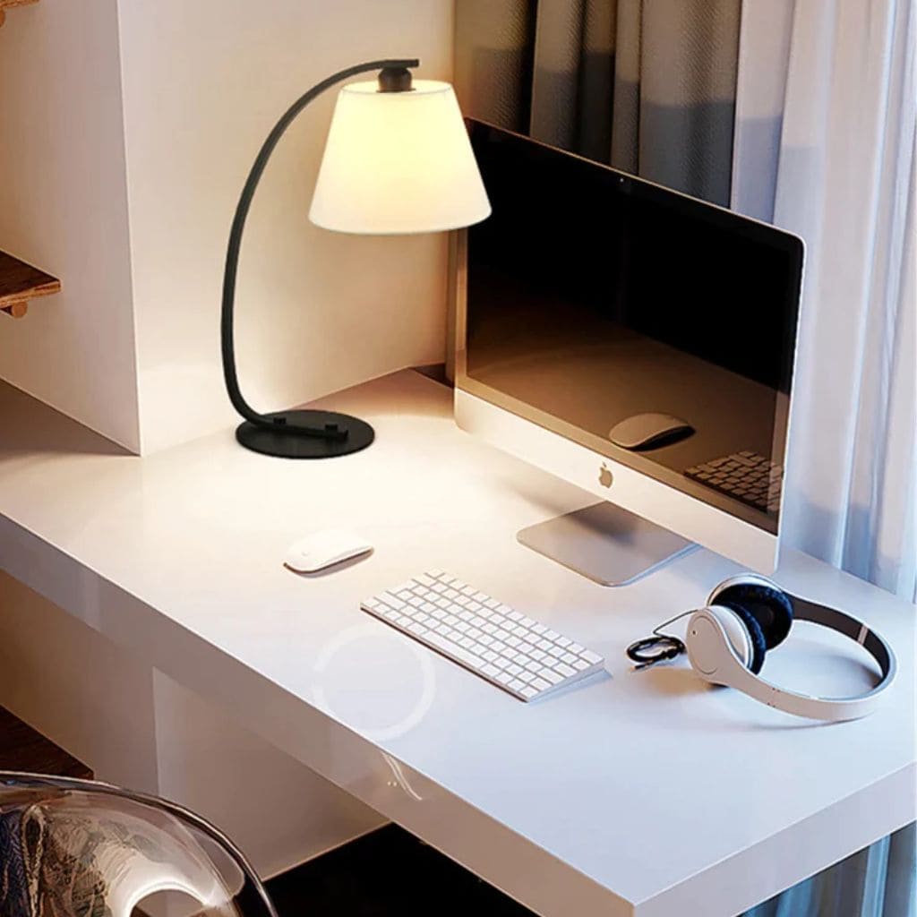 Modern and simple table lamp