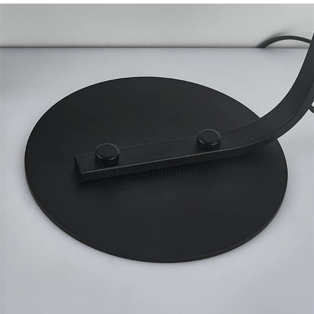 Modern and simple table lamp