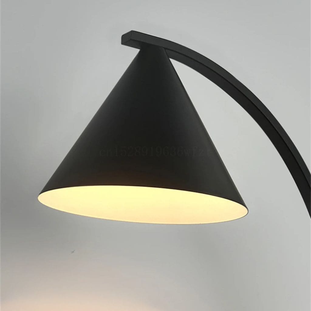 Modern and simple table lamp