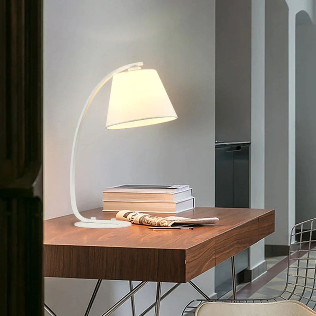 Modern and simple table lamp