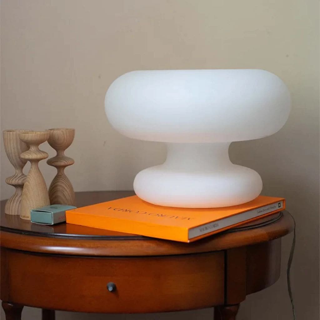 Table lamp in white glass circle