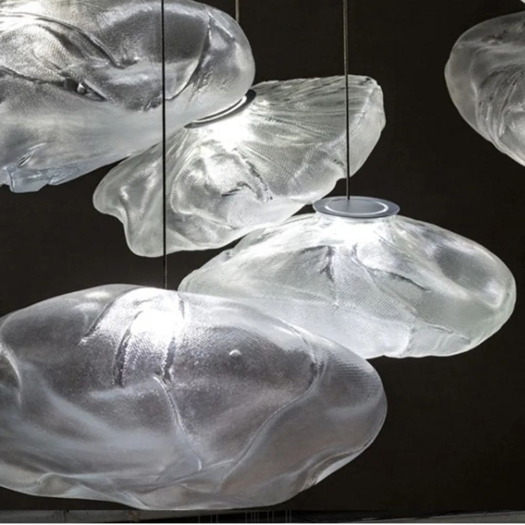 Suspended luminaire in blown glass