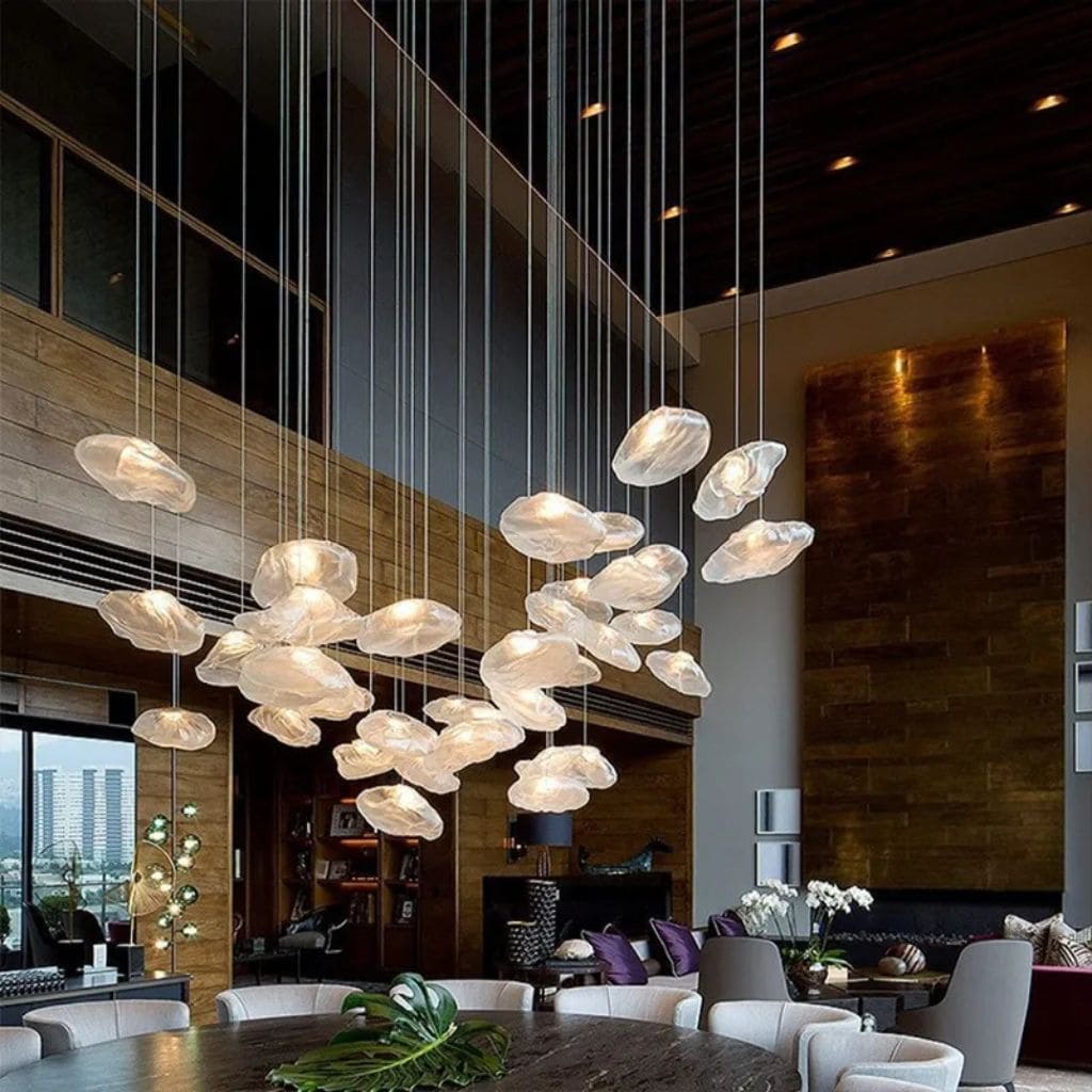 Suspended luminaire in blown glass