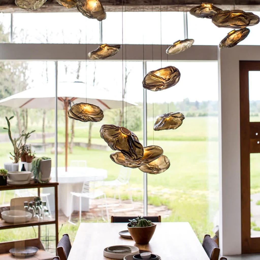 Suspended luminaire in blown glass