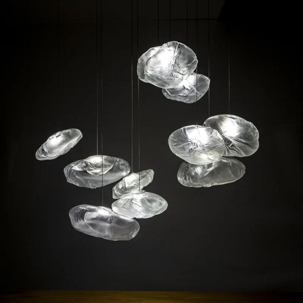 Suspended luminaire in blown glass