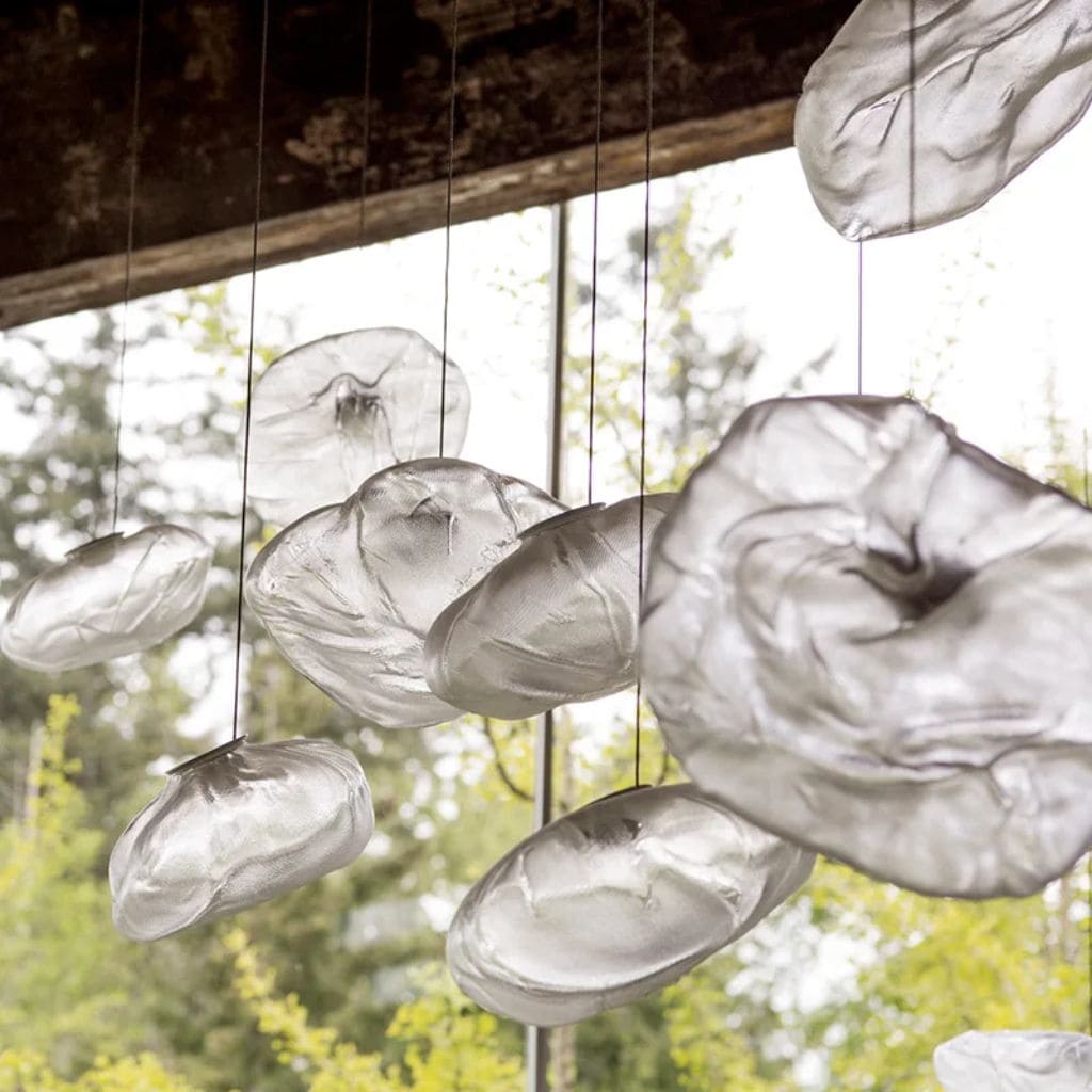 Suspended luminaire in blown glass