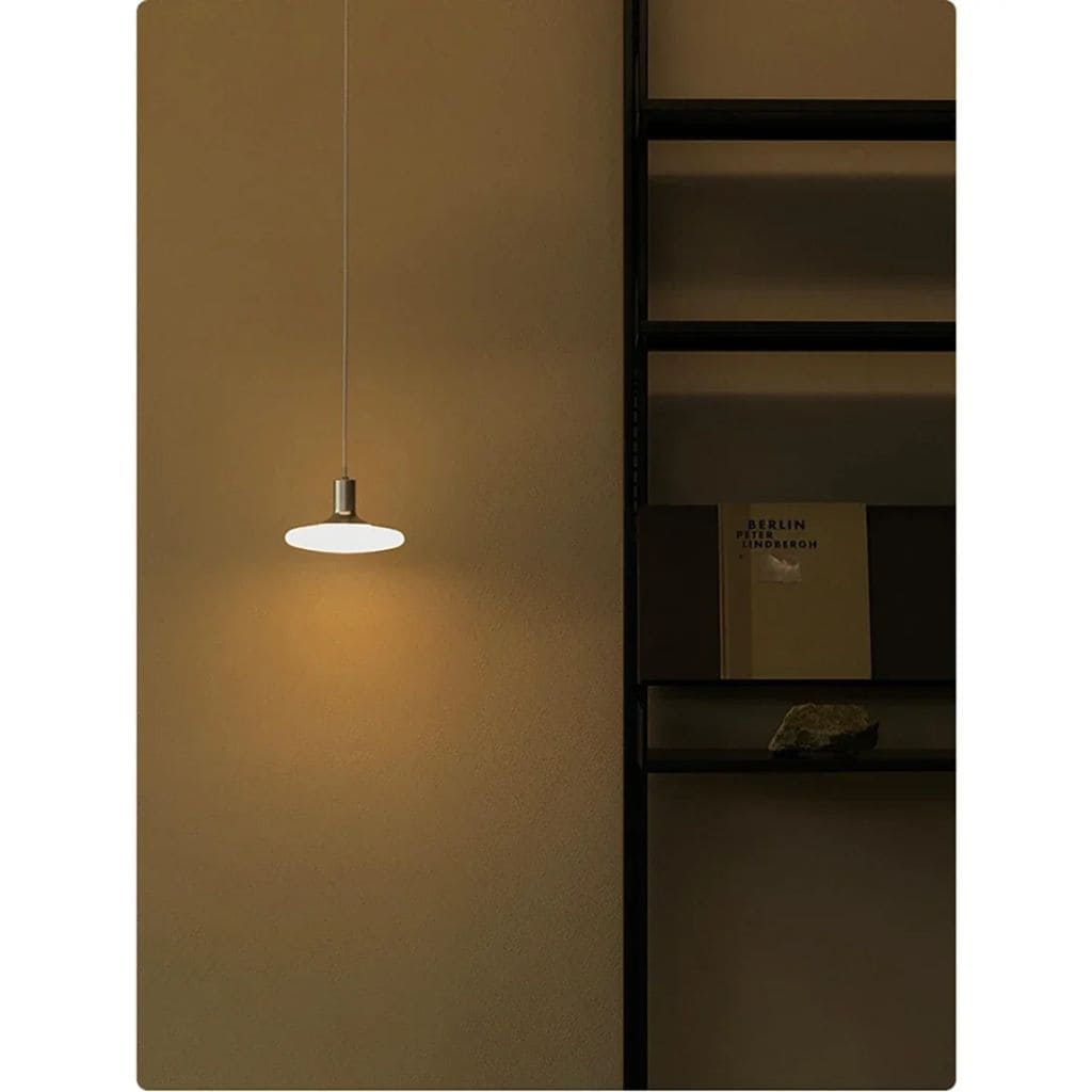 Elegant & timeless minimalist suspension