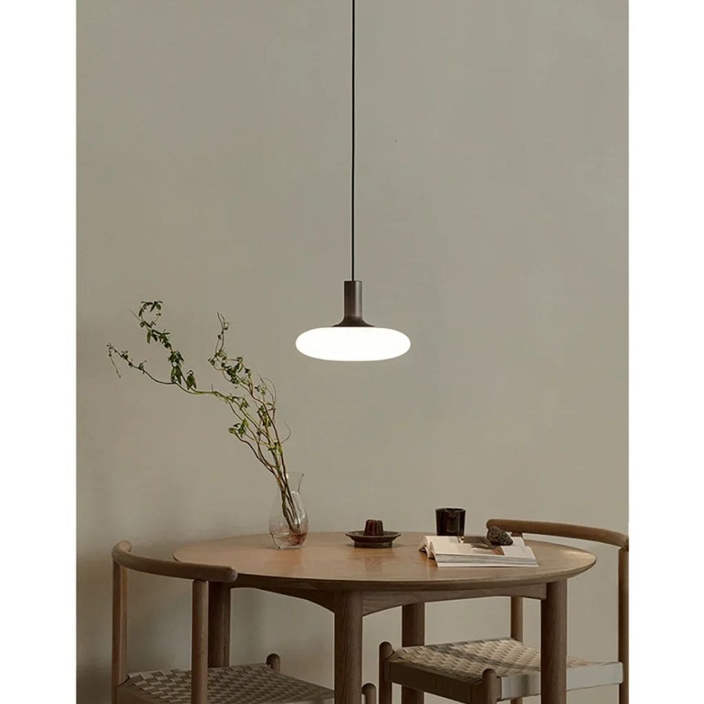 Elegant & timeless minimalist suspension